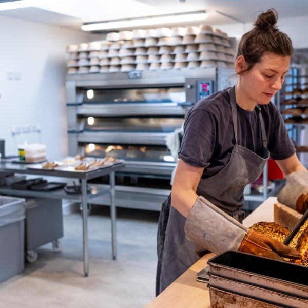 woman-wearing-apron-and-oven-gloves-standing-in-an-2023-11-27-04-59-03-utc_11zon.jpg